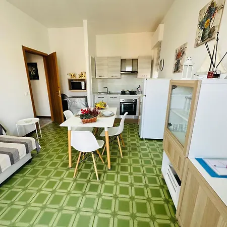 Giulia - Palazzo Milano * Diano Marina