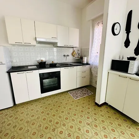 Giulia - Palazzo Milano Appartamento Diano Marina
