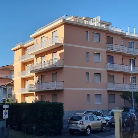 Giulia - Palazzo Milano Apartamento *